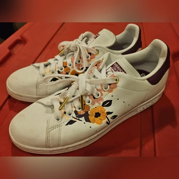 Shoes | Adidas Womens Stan Smith White Purple Floral Graphic Embroidered  Sneakers Shoes | Poshmark